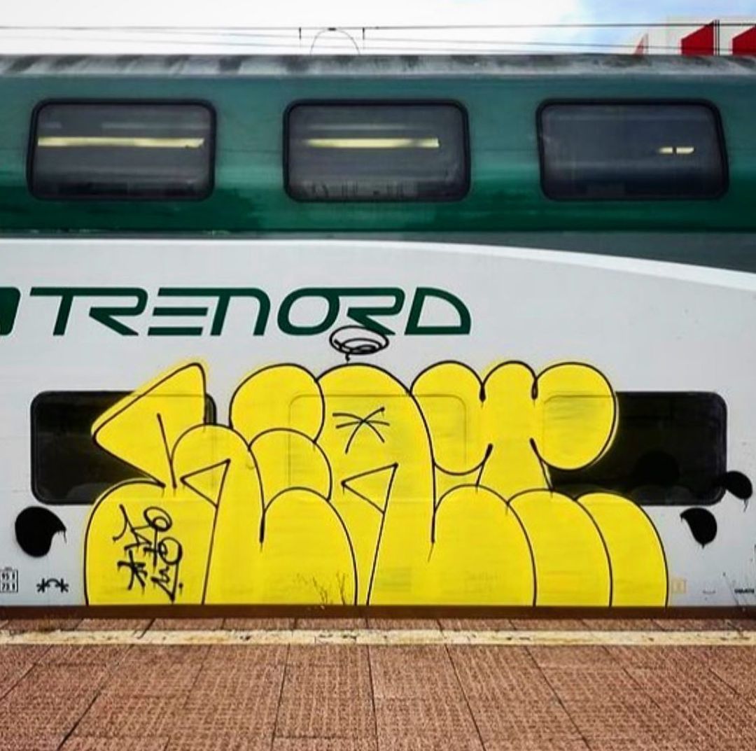 Yellow Throw up piece By Heat In Northern Italy yellow-throw-up-piece-by-heat-in-northern-italy
