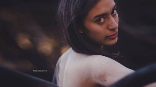 Una mirada de @javierasamur#Temuco #book #nature #girl #beautiful #boudoir #portrait #sexy #sunset