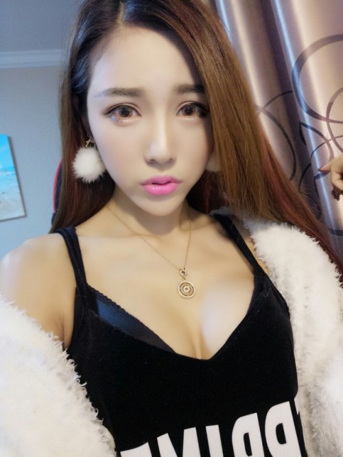 asianguy101: Chinese Barbie Doll
