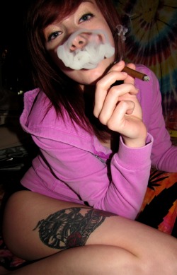 bongl0ve:  loafyn:  j-mou-metal:  loafyn:  My byebye blunt  i may just be blazed but… the smoke says love  HOLY FUCK  it does omg I SEE IT 