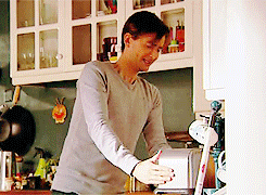 Doctor Who AU - Pete’s World - Toast ChaosRose decided to let the Doctor (TenToo) prepare breakfast 