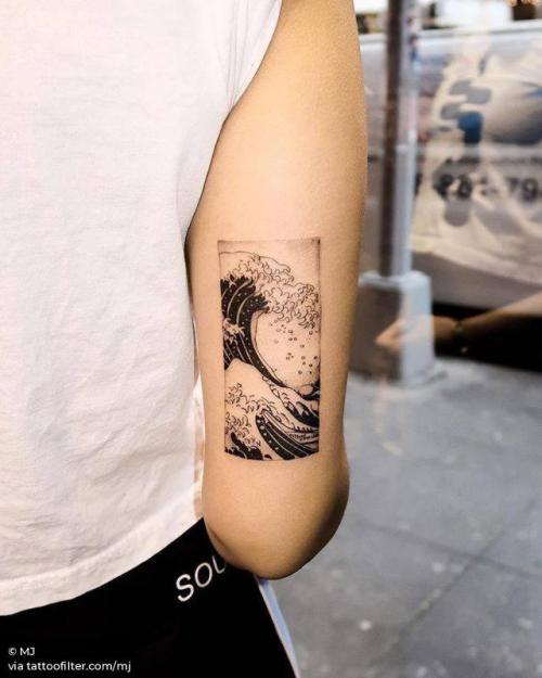 officiallittletattoos:By MJ, done at West 4 Tattoo, Manhattan. ttoo.co/p/146873