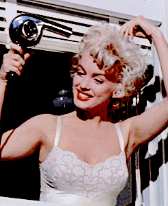 normajeaned:  Marilyn Monroe in The Seven