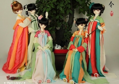 Chinese Dolls Series 1/? Dolls dressed in Tang Dynasty-style hanfu (han chinese clothing) via 徐