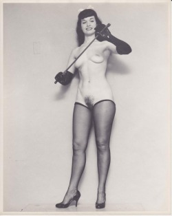 pinuptown:Bettie Page