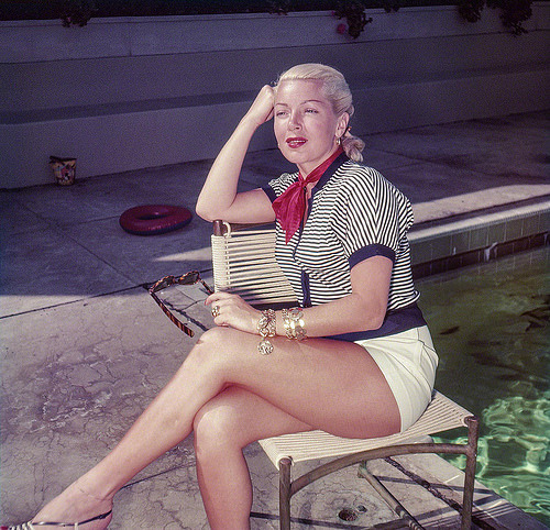 fuckyeahvintage-retro:  Lana Turner lounging, 1951 © Earl Theisen 