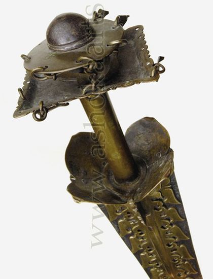 elusivemulatto:  art-of-swords:  Nayar Sword Dated: circa 18th century Place of Origin:
