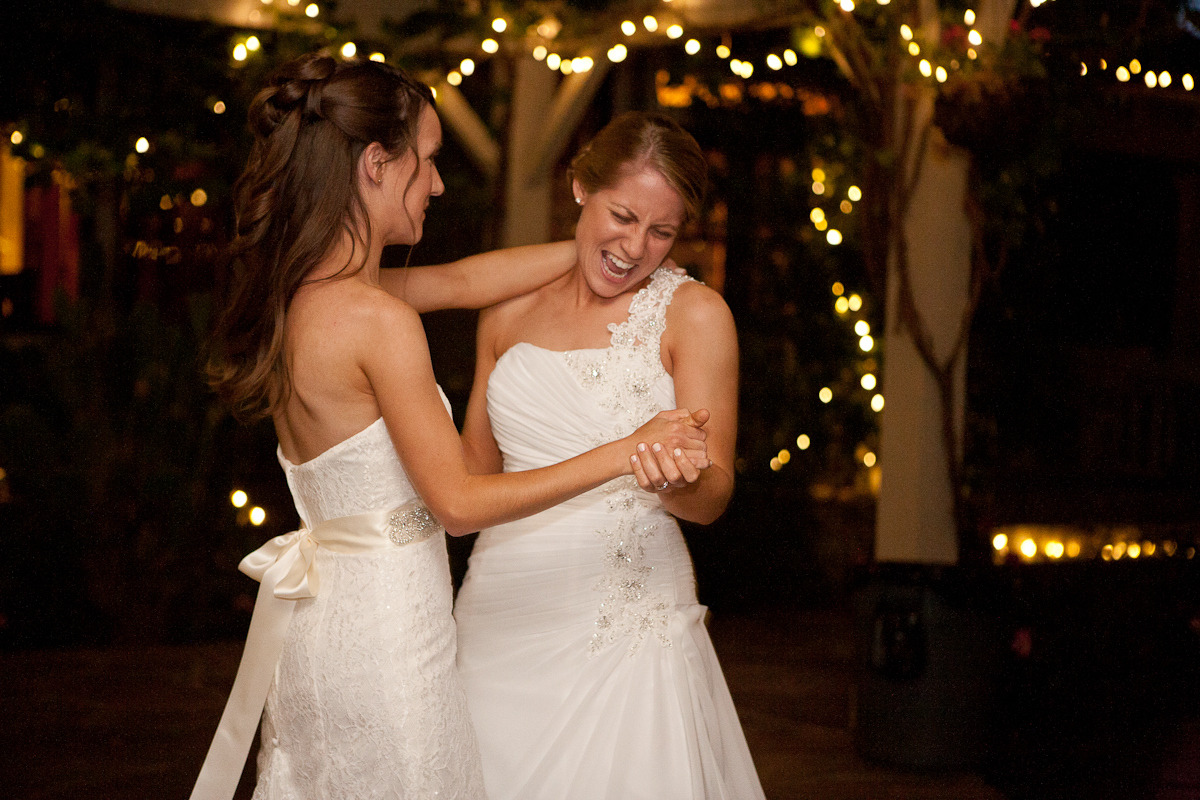lesbiansilk:  Carlyn &amp; Rachel wedding by 4realequalityweddings 