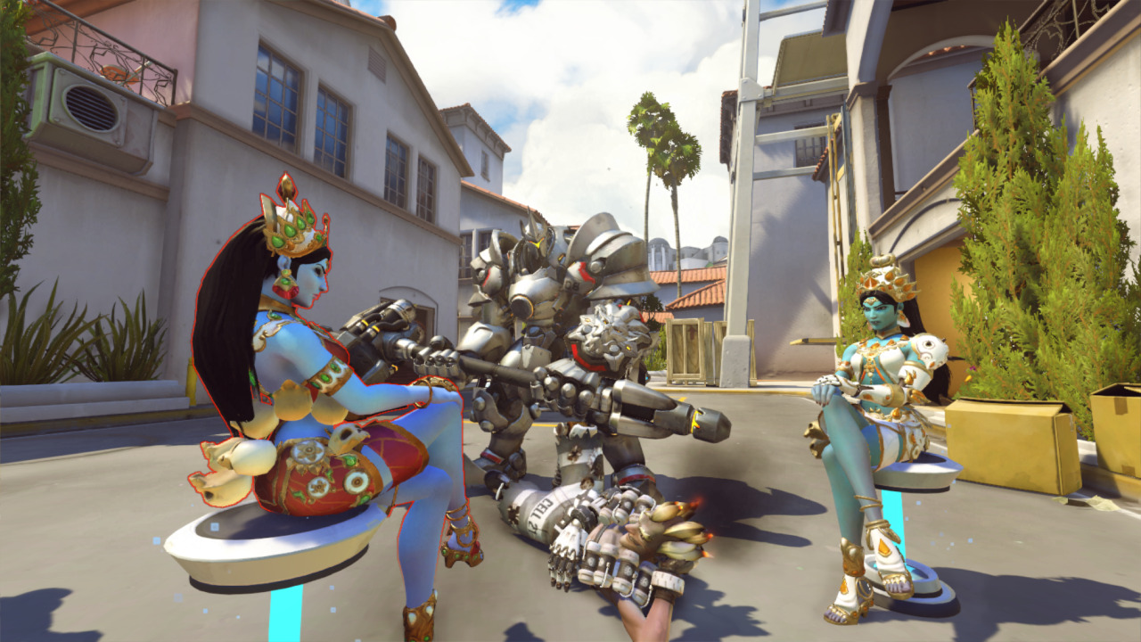 junkertown-junkie:  Behold, the rare image of two noble queens bartering over a dirty