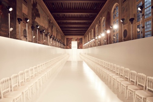 A sleek white runway ushers in the Maison Margiela Spring-Summer 2016 ‘Artisanal’ Collec