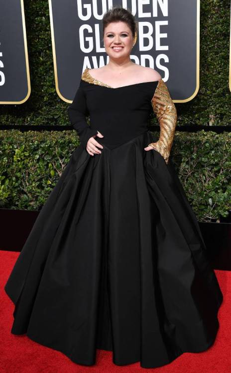 fateisnotastraightroad: Kelly Clarkson at the 2018 Golden Globes