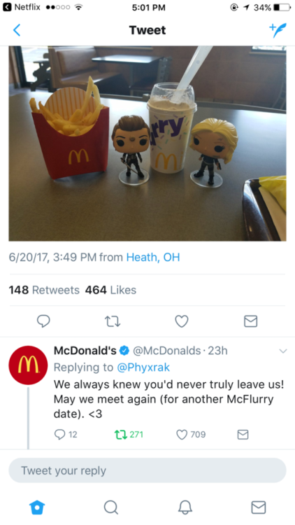 alyciawmaia:When McDonald’s knows about Clexa too ‍♀️