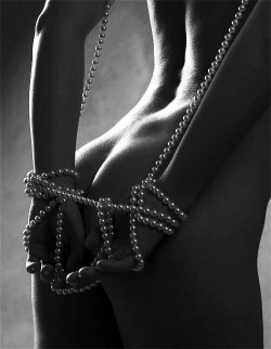 mskittendita:  Master: you deserve to be bound with nothing but pearls my sweet kitten..