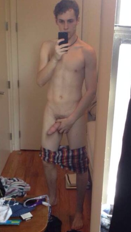 nakedguysfromkik:  😍 Max, 21yo USA
