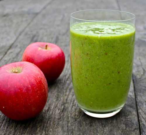 crazysexyfierce:  notanotherhealthyfoodblog:  Apple, Pear, Avocado and Spinach Detox Smoothie  click
