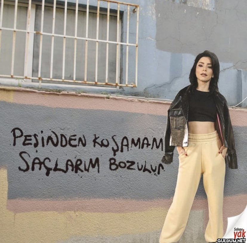 PESINDEN KOŞAMAM SAÇLARIM...