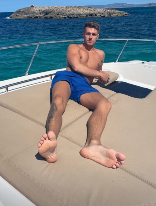 Hot male feet for your viewing pleasure