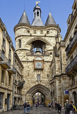 allthingseurope:  Bordeaux, France (by Miquel Fabre)