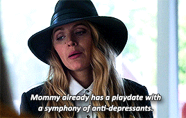 withered-rose-with-thorns:Want to get out of here? Mommy needs a drink.Blake Lively as Emily Nelson in A Simple Favor (2018) dir. Paul Feig