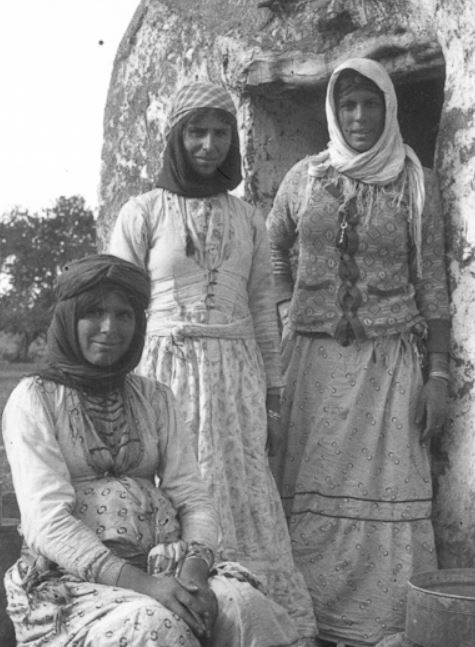 tanyushenka:Rashidi, Amui Haj, Yusra Women washing finds. Wady el Mughara, Palestine, 1932 Photograp