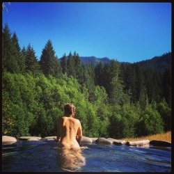 soakingspirit:  sadiewhatBreitenbush, 2017 #hotsprings #oregon #breitenbushhotsprings  I&rsquo;ve been here. Would love to return.