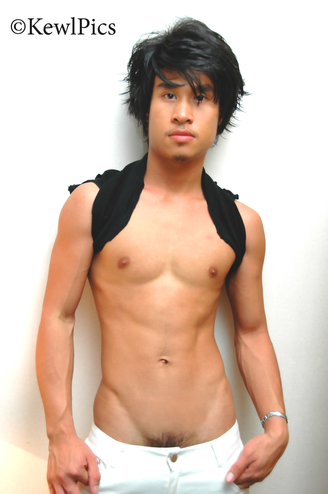 aussiepix:  Gorgeous Thai boy, Ang in his tight, white 7’s Jeans, and naked on