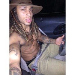 flashmanwade:  Driving #Selfie finna die,