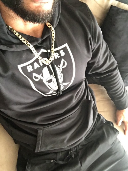 mixxxd-daddy:  Trying to watch college football but Tumblr is too FUCKING distracting. 💦