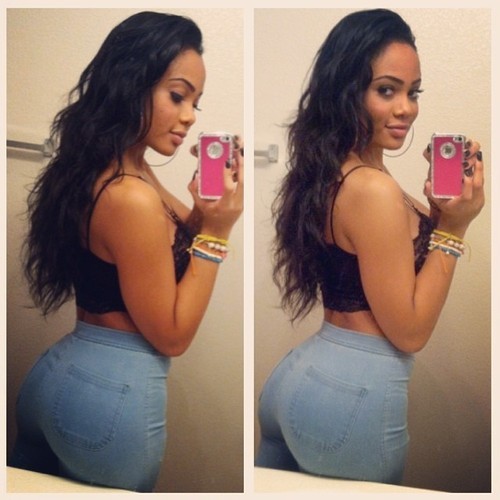 aquelcabron:  Esta semana recomiendo: SoclZine / FB.com/SoclZine / TW:SoclZine  Thick n cute 