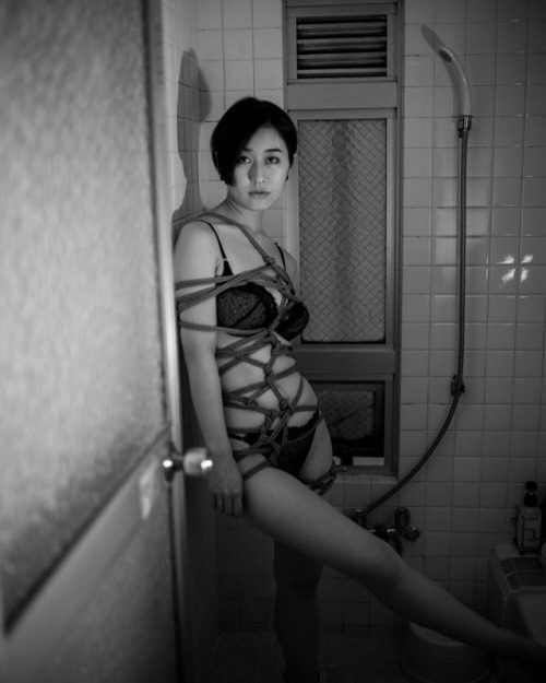 justscreenshots:  Shibari & Photo Hajime KinokoModel Midori