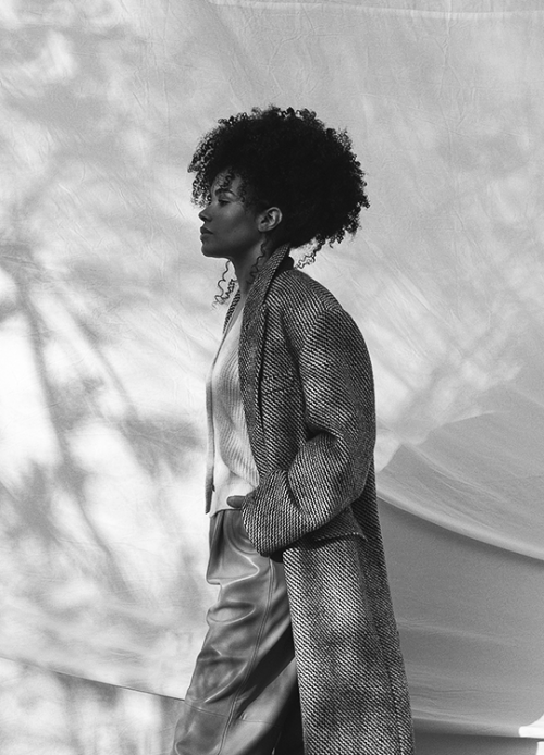 nyotasuhura:ZOE ROBINS for The Bare Magazine January 2022I’m quite minimalist when it comes to