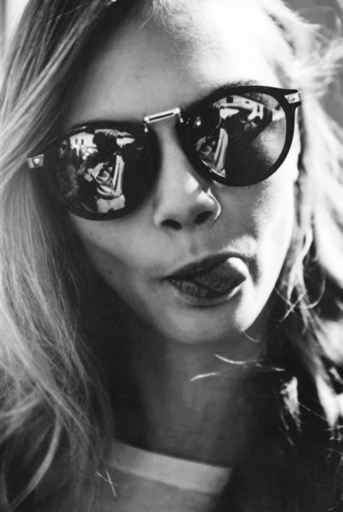 black and white blog.