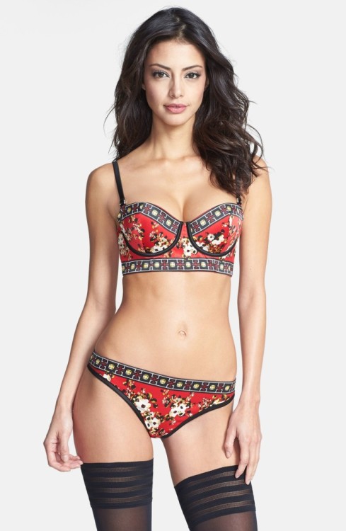 Hot Chicks In Lingerie
