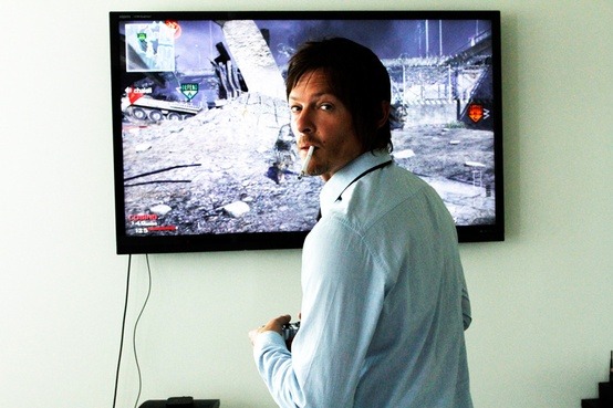 reedusremedy:  theoriginalfuqit:  Mere af den kære Norman.  It translates to “More