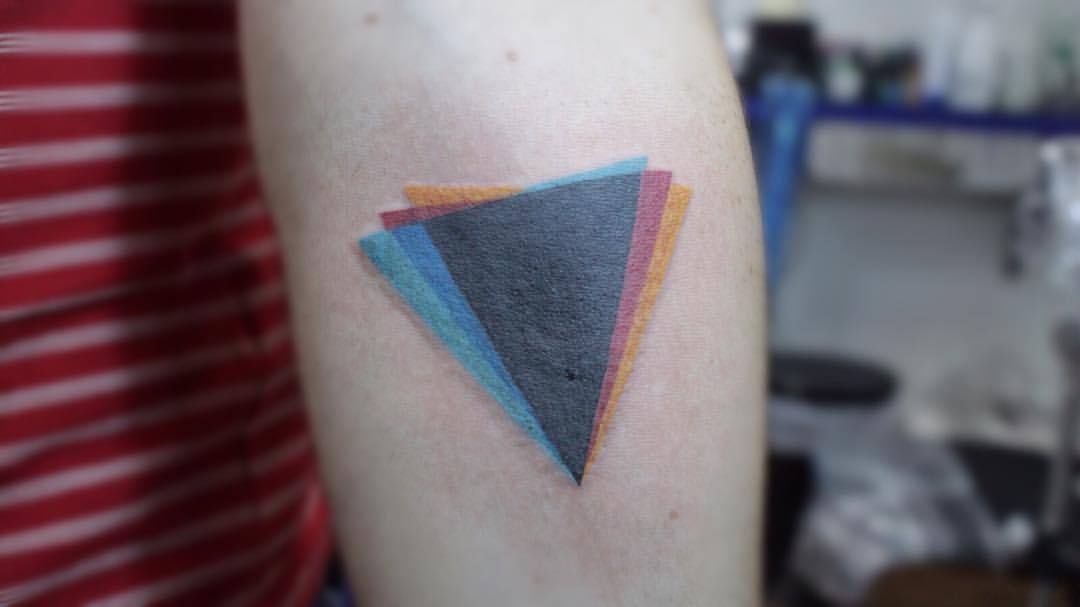 #tattoo #tatuaje #tatu #triangle #triangulo #colores #colors #black #blue #yellow