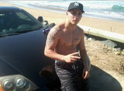 justinsfire:thekid2891:  dinastypr:  neneflow:  prpornlover:  Me encanta cuando se ven bn machos!   peroo ke cosaaaa  Este es straight de verdad; yo trate y nada  donde lo consigo?   Justinsfire.tumblr.com