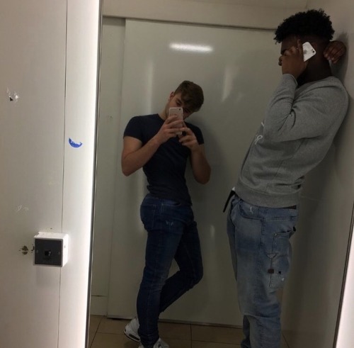 yesgeestuff:  who are they?! i want to follow both!