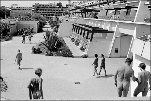 netnel: Leonard Freed FRANCE. 1980. A nudist holiday camp at the Cap d’ Agde in southern France.