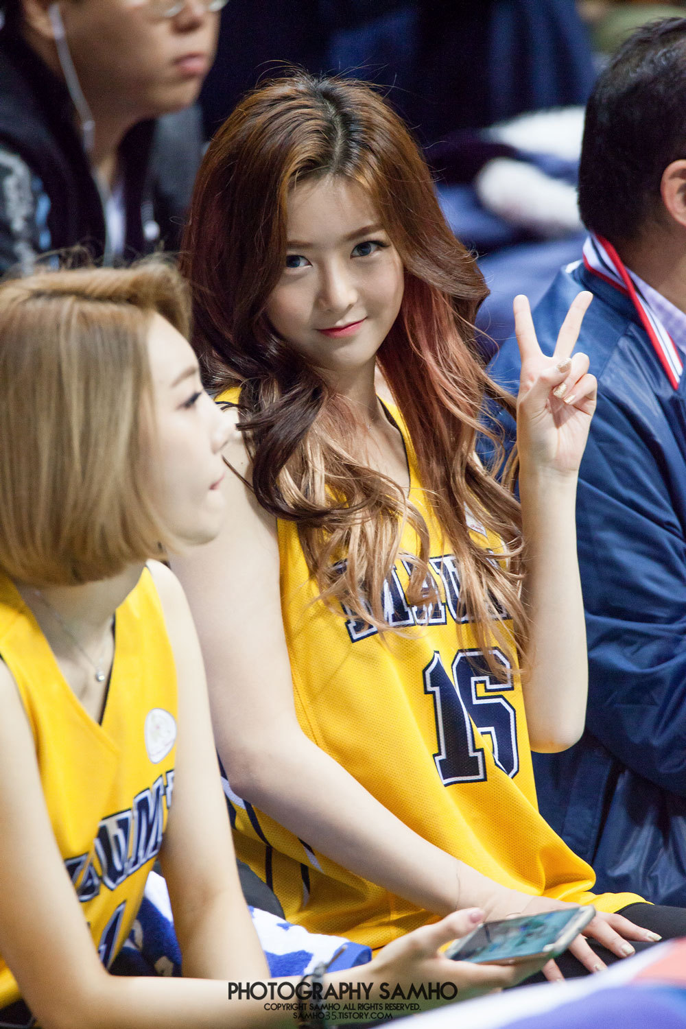 koreangirlshd:  Seulji of girl group Rania at a basketball game in January ~ Photo