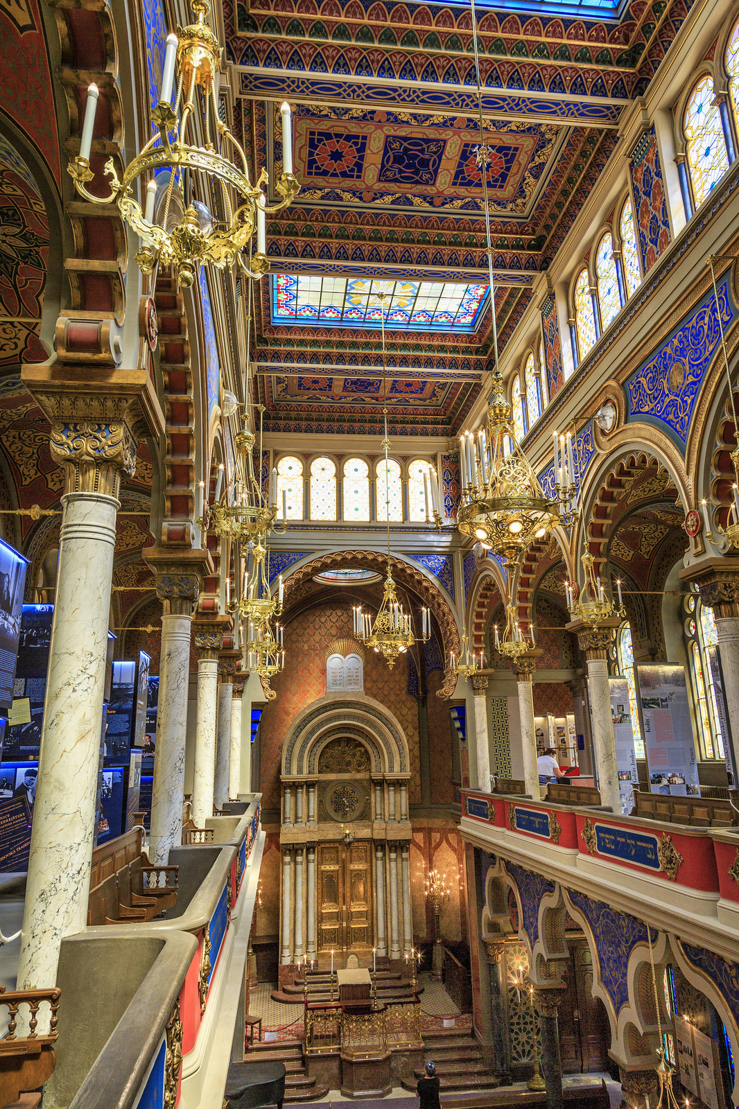 firsttemple: The youngest and at the same time the largest synagogue in Prague, the