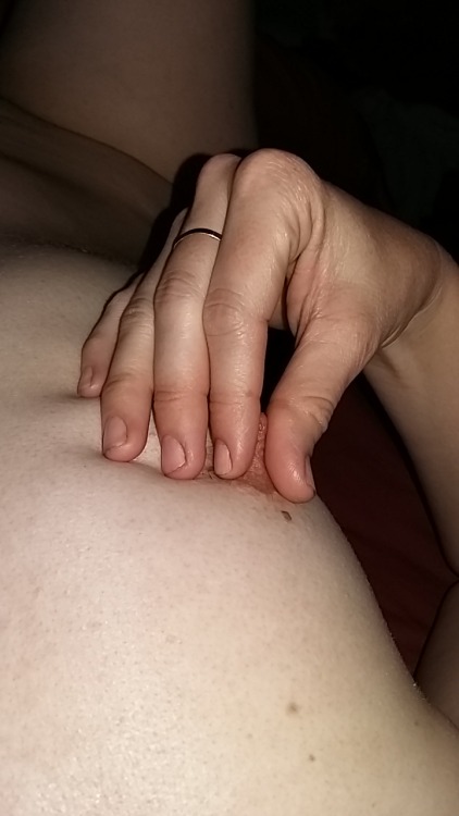 dirtygirlhomealone:  Morning sexy I need some fun x