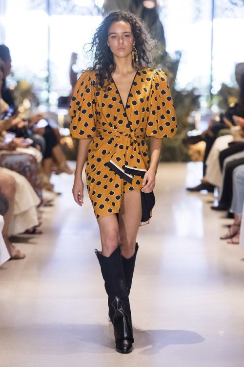 modely-way: Johanna Ortiz Resort 2020 Collection.