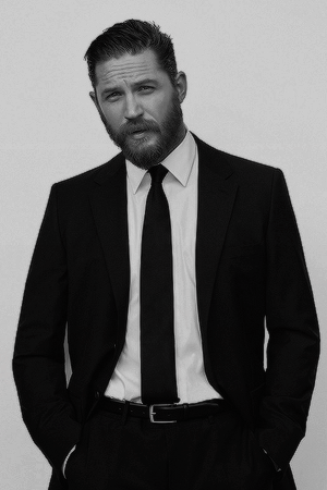 jonrsnow:  I don’t date. I’m either with someone or I’m not. I can’t be bothered with all that fannying around. Guy Code? Seriously? If it’s ain’t screwed down and no-one’s looking, go for it mate. If it’s going to happen, it’ll happen