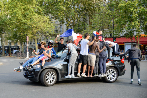 Scenes de joie, Paris , Place Daumesnil 15 juillet 2018.