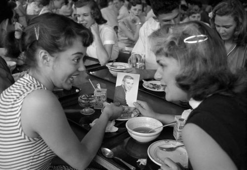 USA. NY. Port Jefferson High School. Teenagers. 1955.