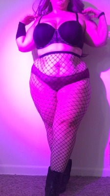 cutefatprincess:  I fucking love fishnets