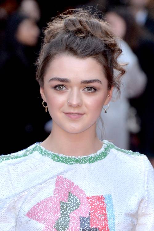 Porn starlets:Maisie Williams photos