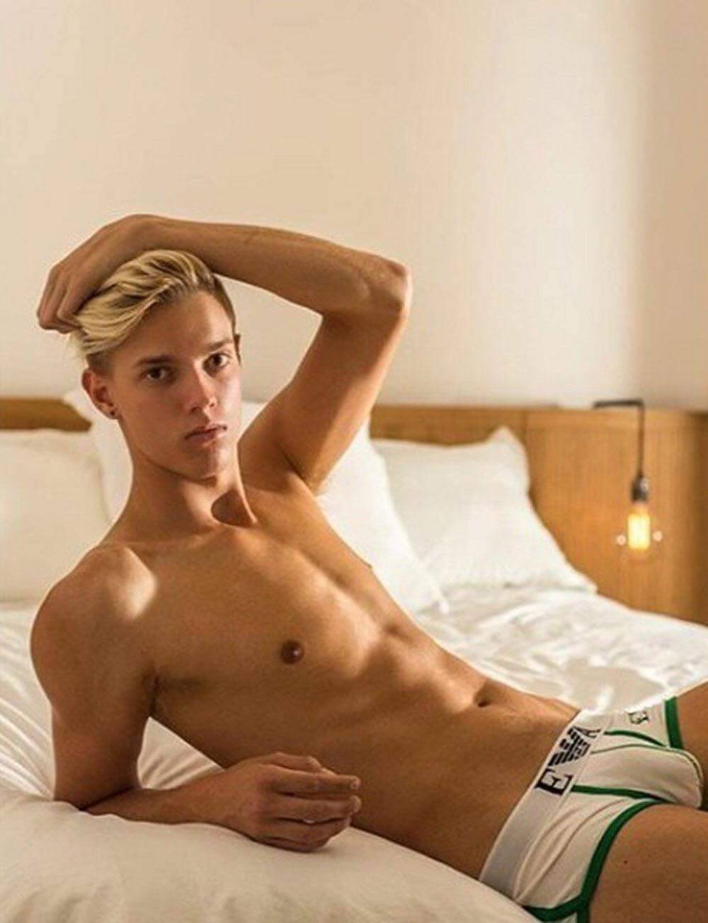 undieslad:Kik me at undieslad