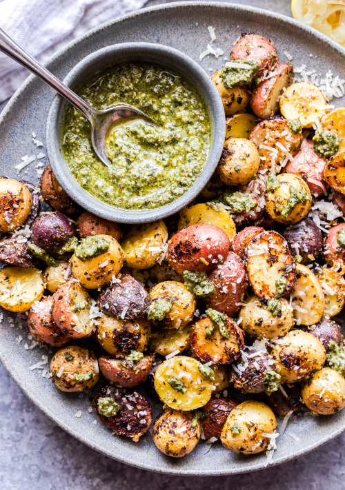 craving-nomz:  Parmesan Pesto Roasted Potatoes