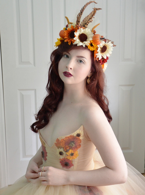 doxiequeen1:  The finished “Fall Flower Fairy” dress and crown. I like how this dress turned out, I think it’s really cute and it makes me happy! Hopefully i’ll be able to get proper photos of in a pumpkin patch or someplace autumny.  The whole